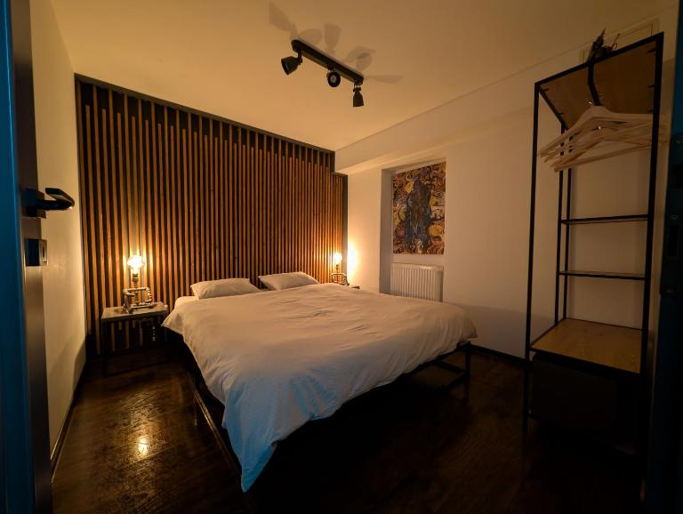Retro Retreat - Apartment for 2 with Free Parking - Bed and Breakfast Cluj-Napoca
