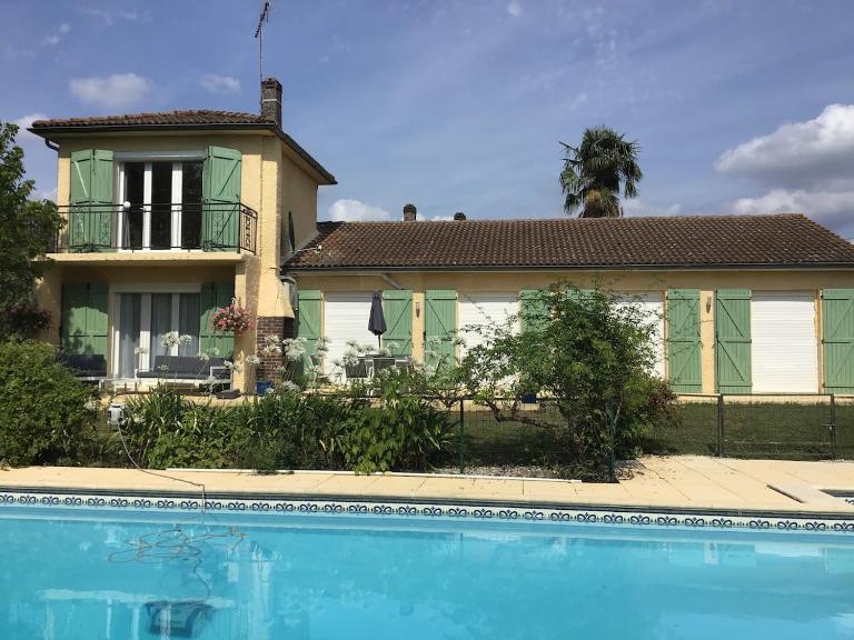 Villa Modern in Countryside - B&B Lougratte