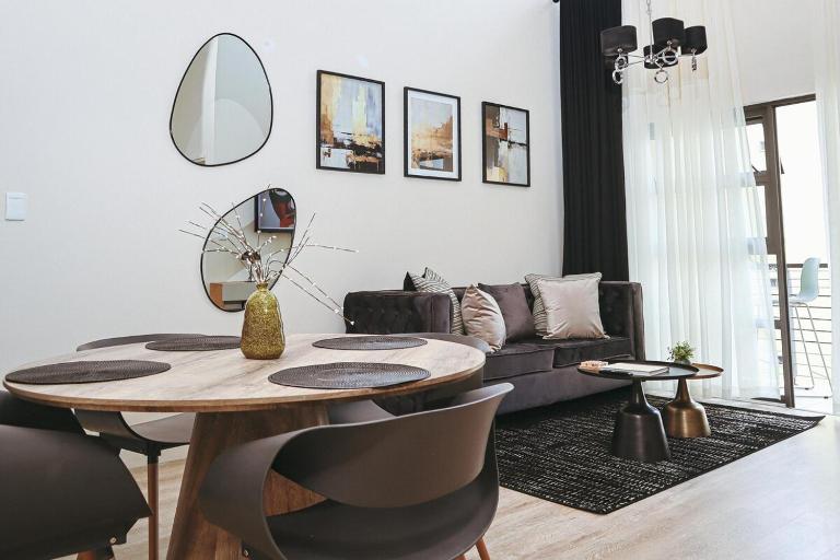 Charming 2-Bedroom Flat in the Heart of Rivonia - Chambres d'hôtes Johannesbourg