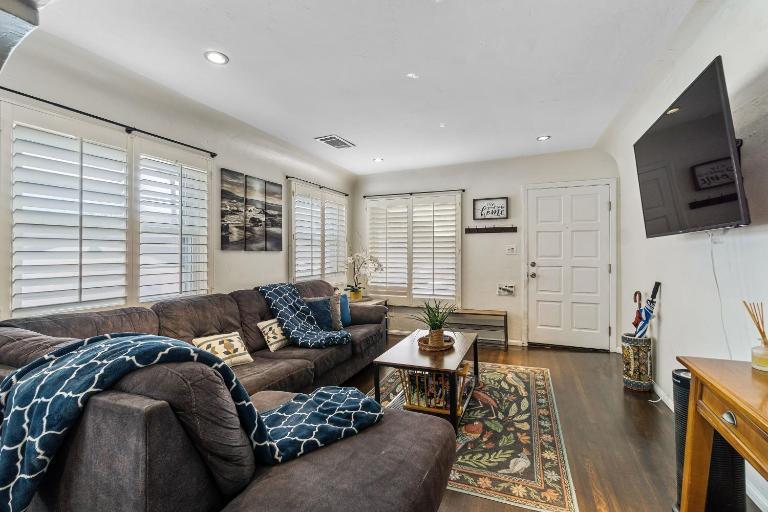 Bungalow Downtown Easy Airport Access Family Friendly - B&B San Diego