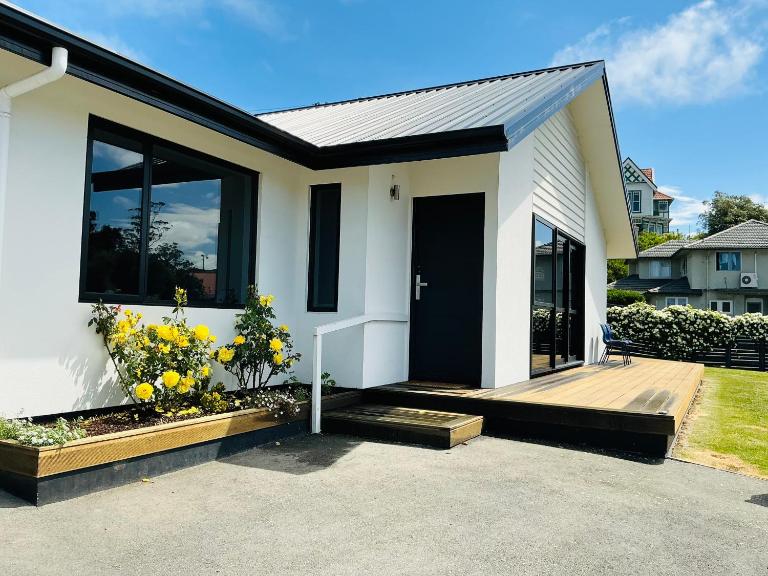 Cozy & Spacious 3-Bedroom Home with Rose Garden - Town Centre Oamaru - B&B Oamaru