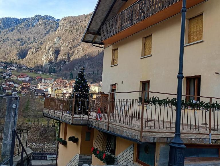 Cuore Carnico appartamento con terrazza panoramica - B&B Forni Avoltri
