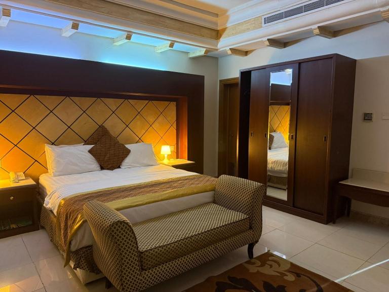 اجنحة الخزامى المخدومة - Bed and Breakfast Yanbu