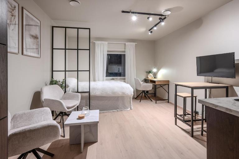 Modern Studio Apartment, Parking included, Grimstad - B&B Grimstad