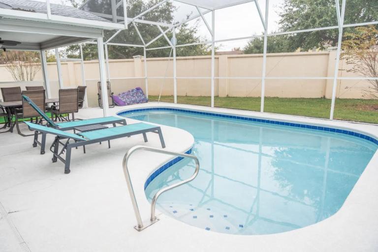 The Caddy Shack Heated Pool 4 seater golf cart - B&B The Villages