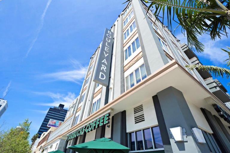 Miracle Mile Apartments - B&B Los Angeles