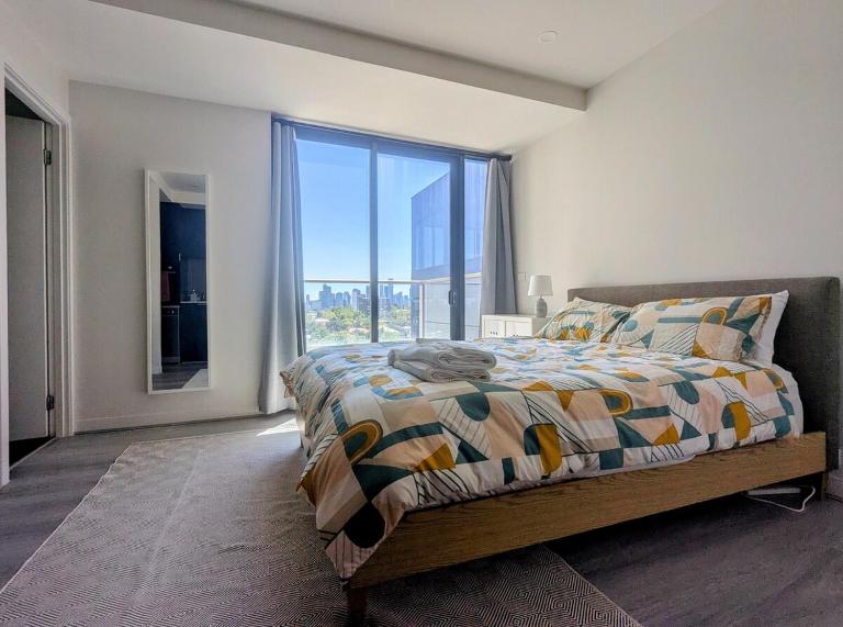 South Yarra Studio - Free Parking, Gym & Balcony Views - B&B Melbourne