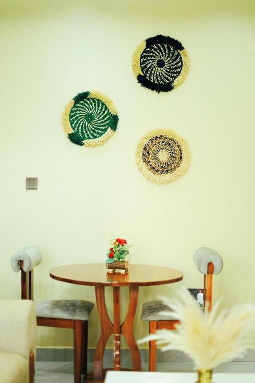 Eternal shine serenity - B&B Munyonyo