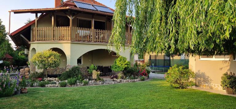 Tamási Villa - B&B Balatonkeresztúr