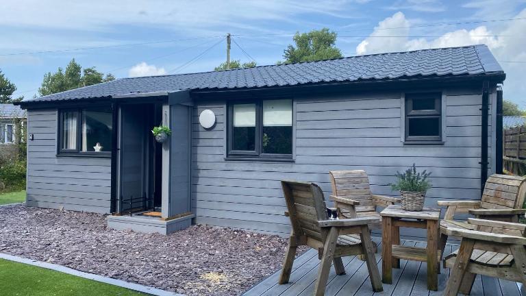 2 bedroom modern cabin near snowdonia national park - B&B Llanwnda