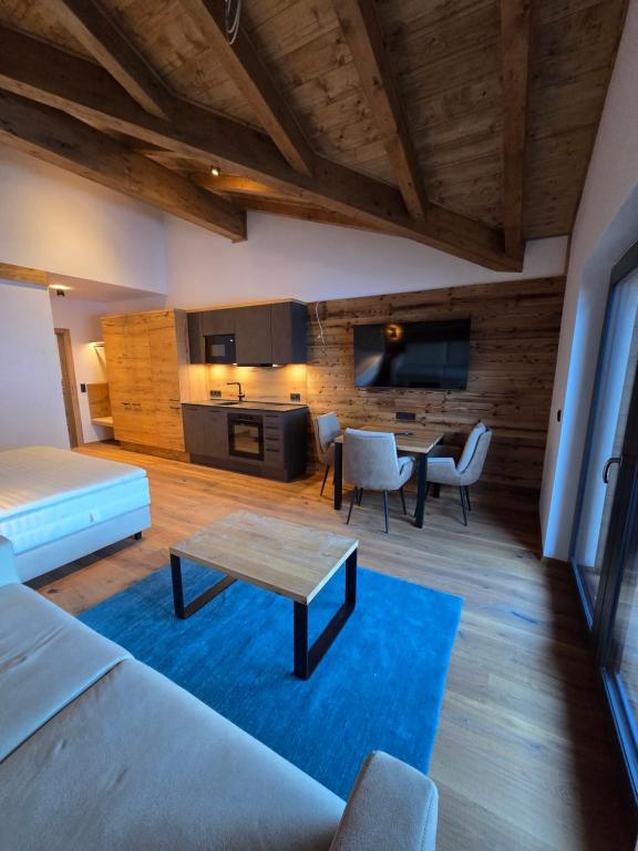 Penthouse Studio I mit Balkon und Ausblick - Ferienwohnung Bruck an der Glocknerstrasse
