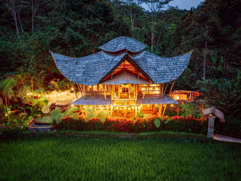 Luxury Nyan Bamboo House Sidemen - Chambres d'hôtes Selat