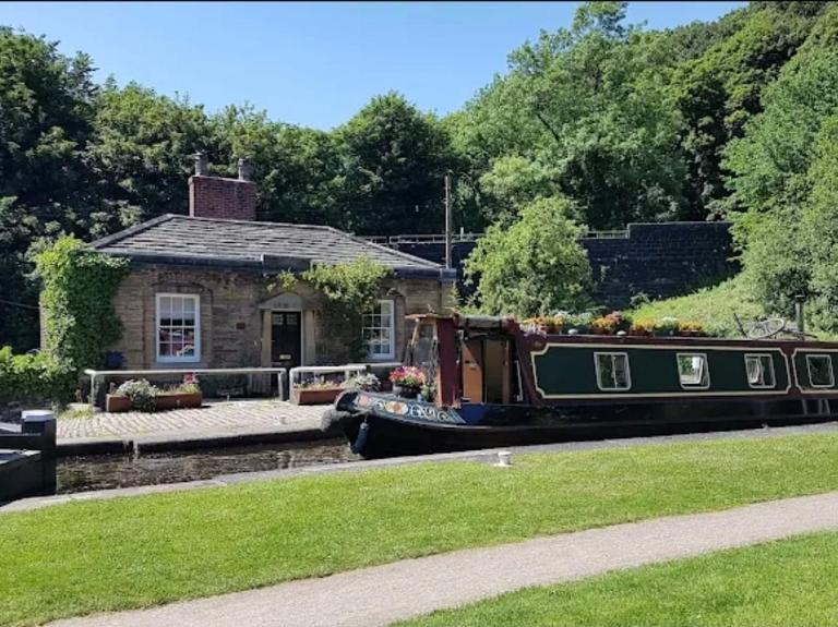 Lock Keepers Cottage at Salterhebble - B&B Whixley