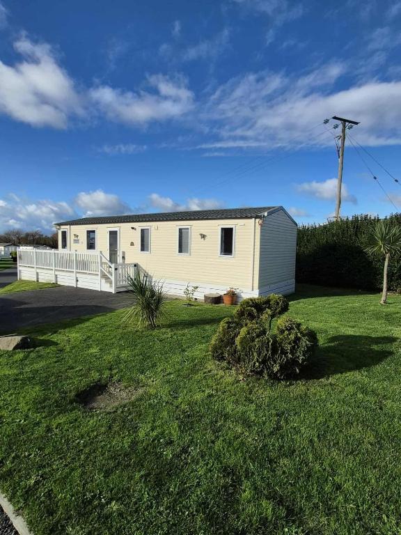 3 Bedroom Caravan with Sun Deck & Parking - Chambres d'hôtes Ilfracombe