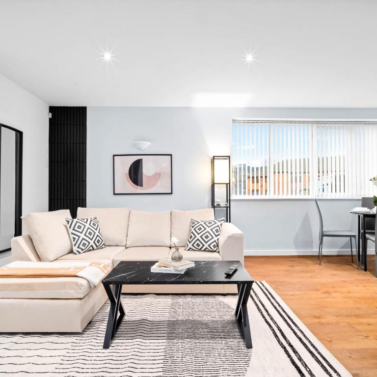 Spacious 2 Bed City Centre Apartment - JQ - Fast WiFi - Netflix 1LEX - Bed and Breakfast Birmingham