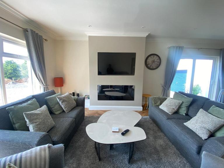Luxurious & bright home for 6 Westport dogfriendly - Chambres d'hôtes Westport