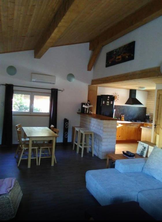chalet parc loisir le pinedou la crau - B&B La Crau