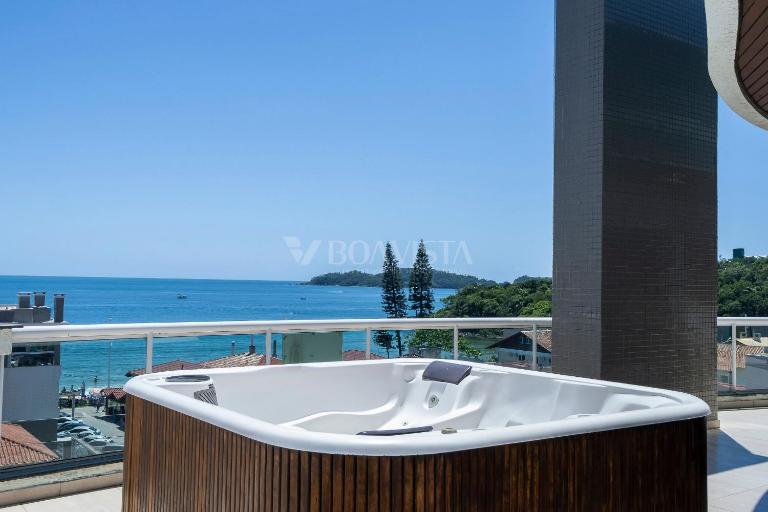 Penthouse de Alta Gama para 10: Jacuzzi y Vista al Mar - B&B Bombinhas