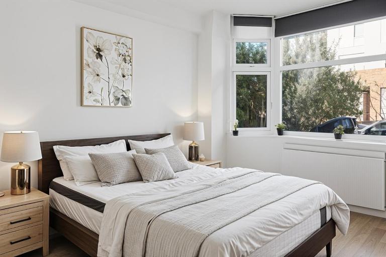 London - 2 Bed Stay - FREE Parking & WIFI - B&B London