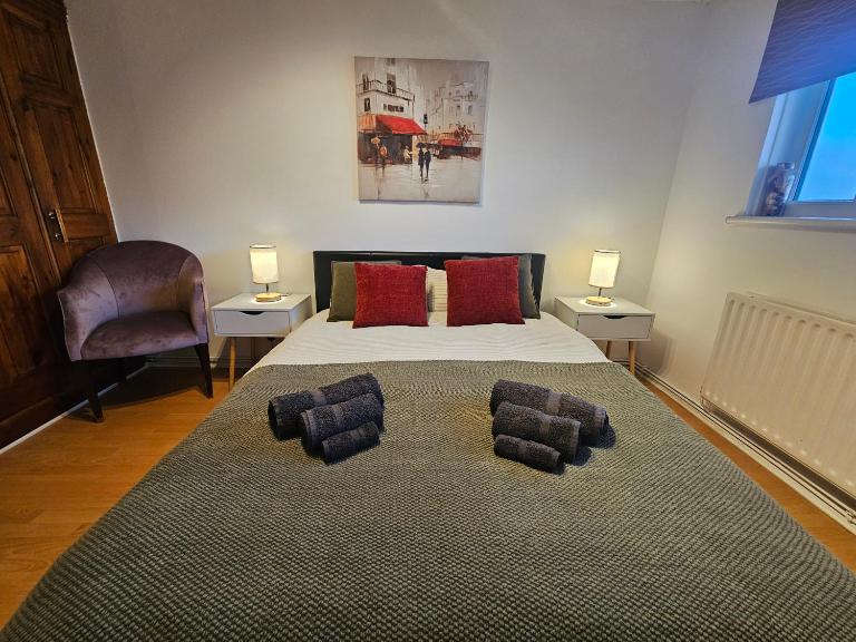 Bright Battersea Apartment, Free Parking Near Chelsea - B&B London