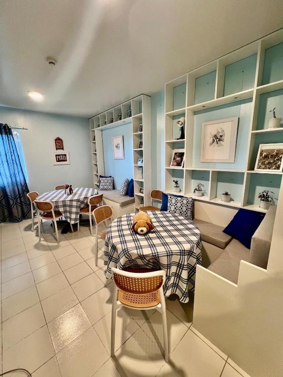 Jin's Jaunt - B&B Manila