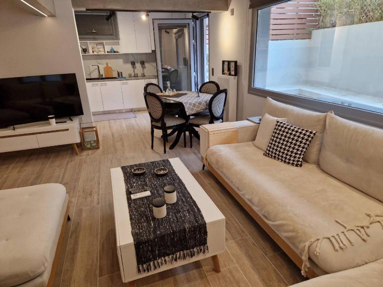 Cozy and bright apartment with private yard - Bed and Breakfast Mastambás
