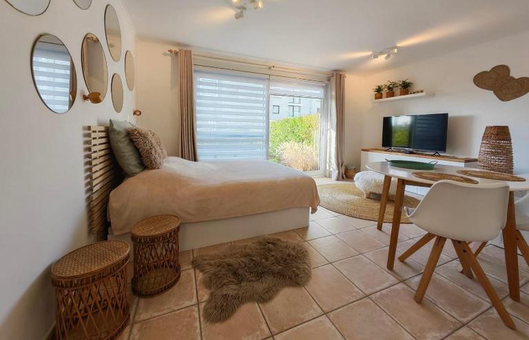 Studio Amor op het gelijkvloers met tuintje nabij strand - Chambres d'hôtes De Haan