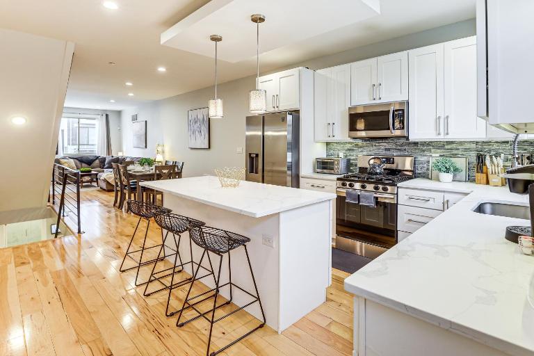 Modern Philly Oasis w/ Rooftop Deck & Game Lounge - B&B Philadelphia
