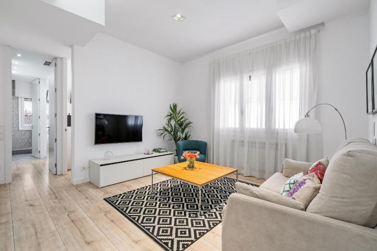 Parliament View Apartamento de Gran Lujo 6 Pax en Las Cortes Alquiler Temporal - B&B Madrid