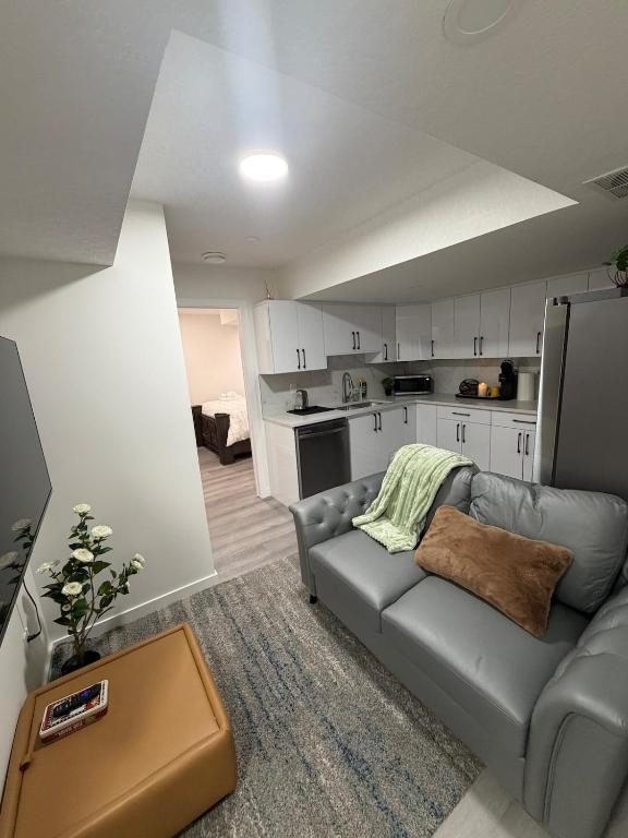 Brand New 1 Bedroom Basement Suite in Southwest - B&B Edmonton