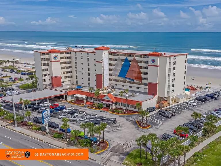 Renovated Beachfront Studio, New Kitchen, Pool - B&B Daytona Beach