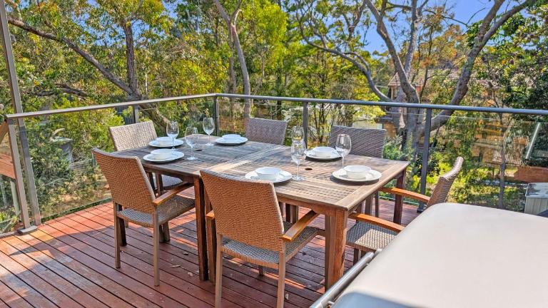All Decked Out at Hyams Beach by Experience Jervis - B&B Hyams Beach