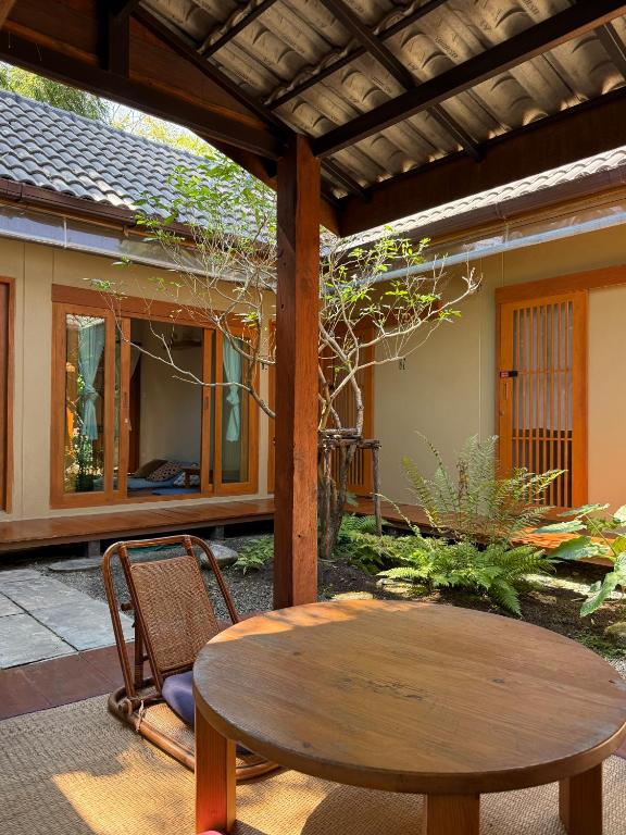 Baannai Homestay & Flower Tea - Chambres d'hôtes Ban Na Meng
