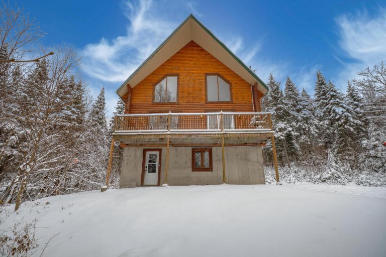 Chalet Wapiti for 16 Guests, 7 min to SPA, Skiing - Chambres d'hôtes Saint-Paul-de-Montminy