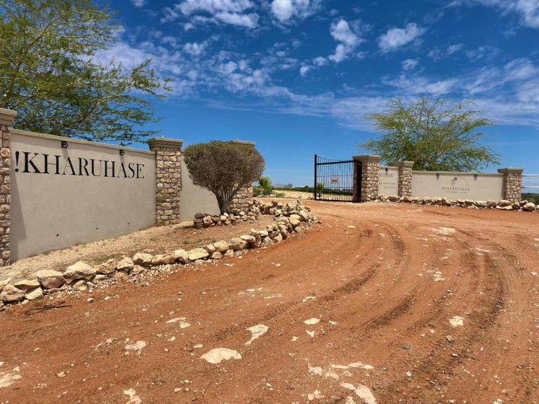 !Kharuhase Lodge and Distillery - Bed and Breakfast Stampriet