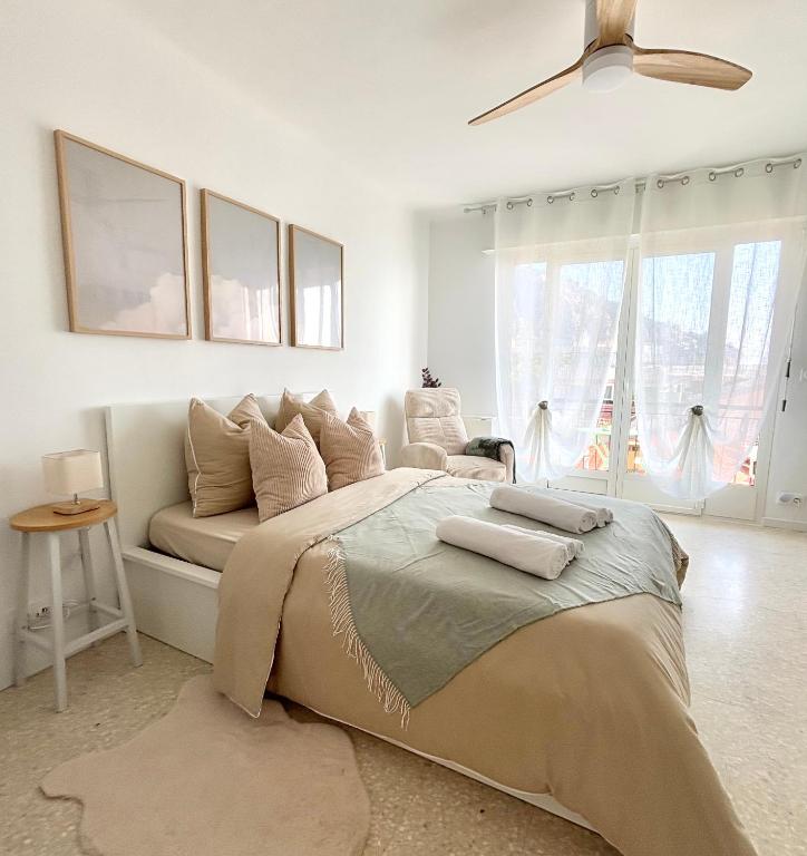 Sea View Studio with Balcony, Near Italy & Monaco - B&B Mentone
