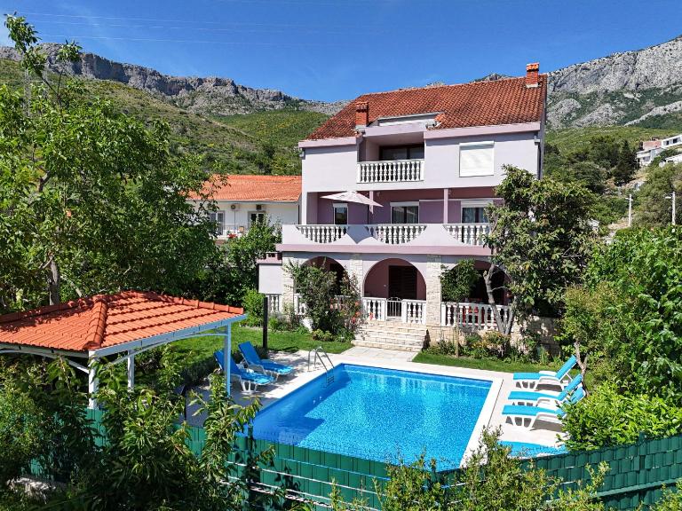 Holiday Home Calmation - B&B Žrnovnica