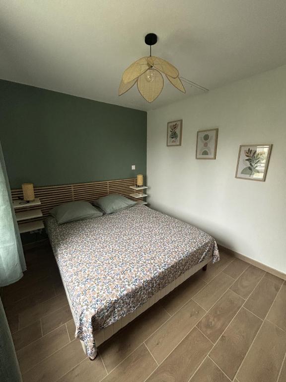 chambre avec salle de bain et coin kitchenette - Ferienwohnung Fontains