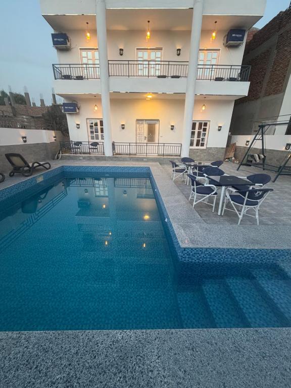 Happiness Guest House - B&B Luxor