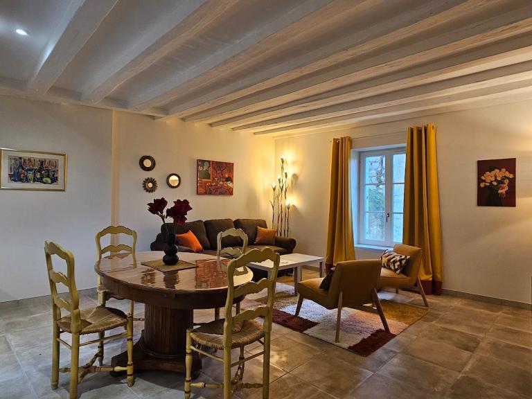 LE PETIT BRY charmante longère au pied du chateau - B&B Villentrois