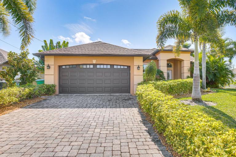 Saltwater Pool & Spa! Tropical Cape Coral Retreat - B&B Cape Coral