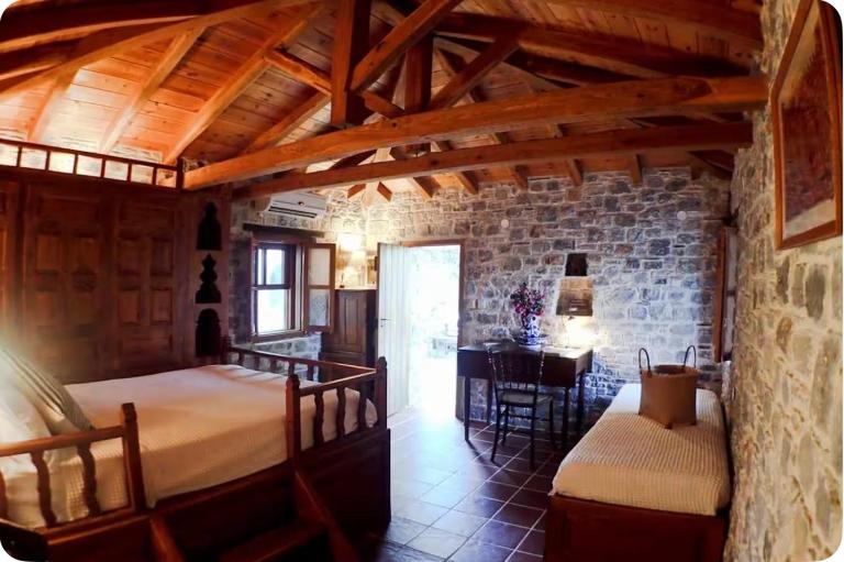 Cozy Stone House next to Skiathos town - B&B Skiathos