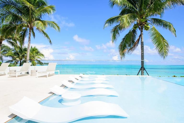 One bedroom condo at ONE Cable Beach - Bed and Breakfast Nassau