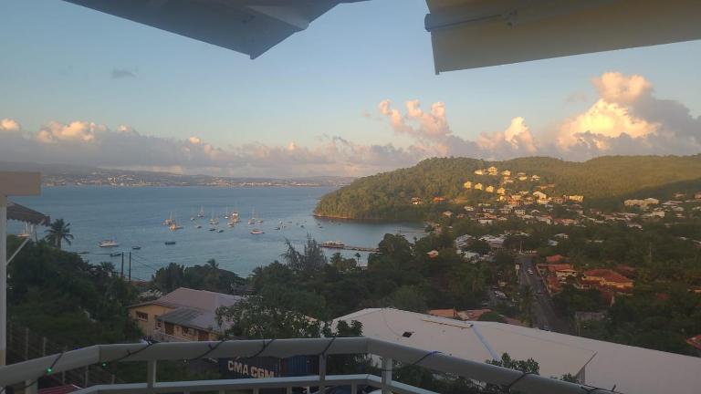 Superbe Appt F4 vue mer trois ilets - B&B Les Trois-Îlets