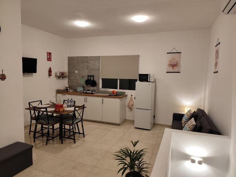 Vivienda LorenNani - B&B El Paso