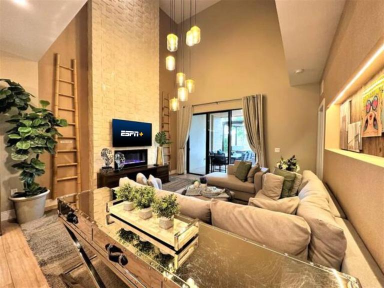 Sophisticated 4 En Suites w Private Hot Tub & BB - B&B Orlando