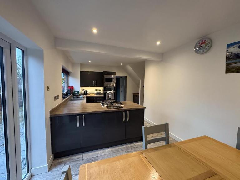 Entire 3 bedroom holiday home - B&B Southampton