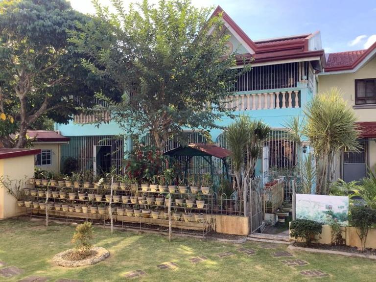 Hundred Islands Guest House and Gardens 2 - Bed and Breakfast Alaminos