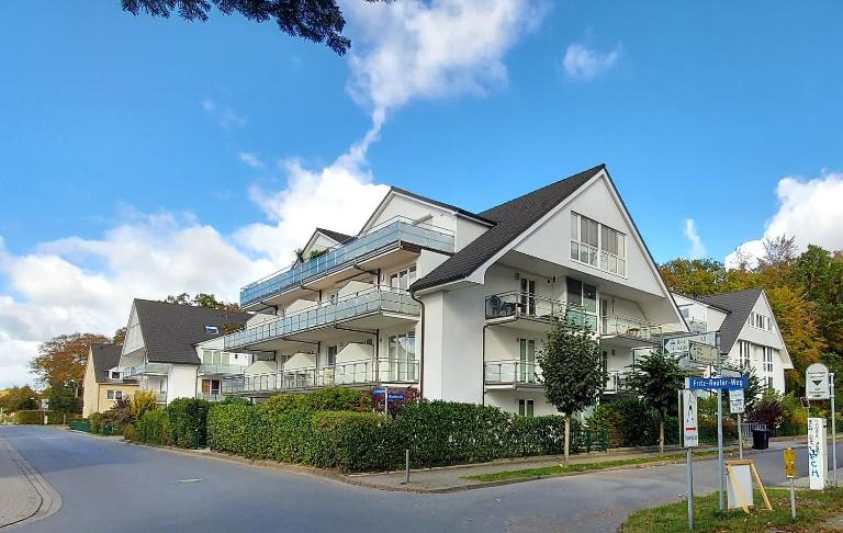Fewo Meeresrauschen - mit 2 Balkonen und Waldblick - Bed and Breakfast Ostseebad Baabe
