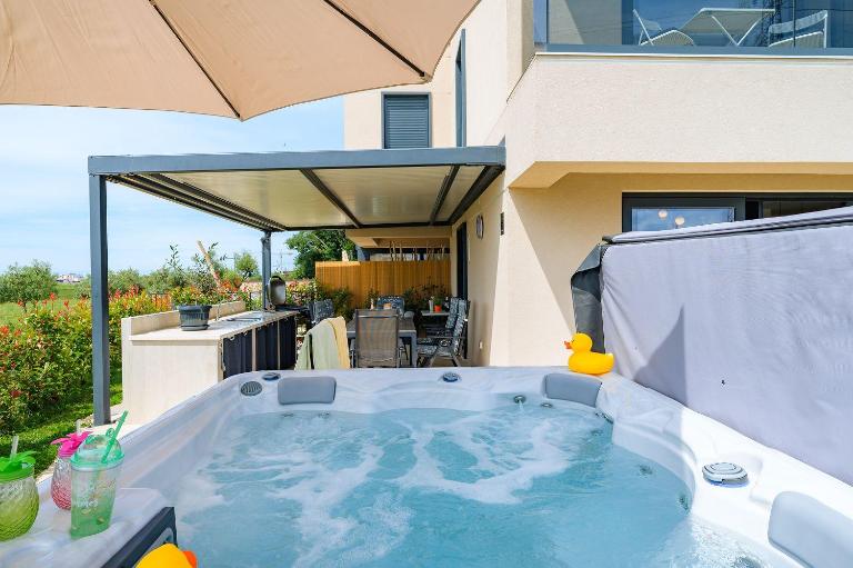 Atemberaubendes Apartment mit Whirlpool, Grillbereich, Smart TV - B&B Umag